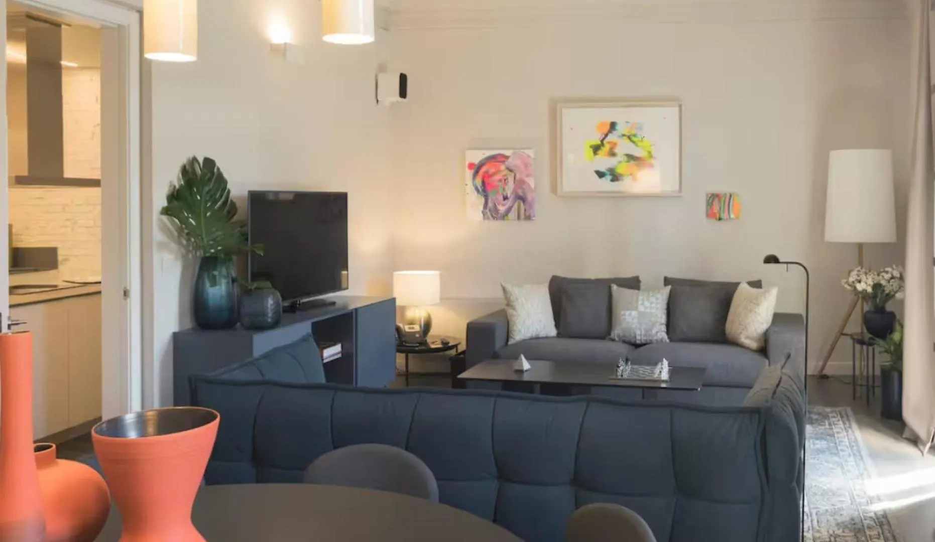 Luxus Barcelona Hotel 0*,